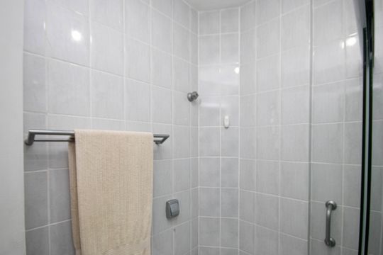 Banheiro de apartamento à venda com 2 quartos, 61m² em Vila Mazzei, São Paulo