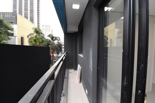 Sacada  de kitnet/studio para alugar com 1 quarto, 28m² em Centro, Curitiba