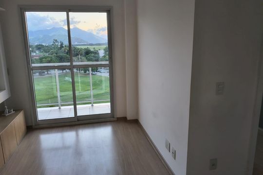 Sala de apartamento para alugar com 2 quartos, 52m² em Marechal Hermes, Rio de Janeiro