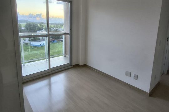 Sala de apartamento para alugar com 2 quartos, 52m² em Marechal Hermes, Rio de Janeiro