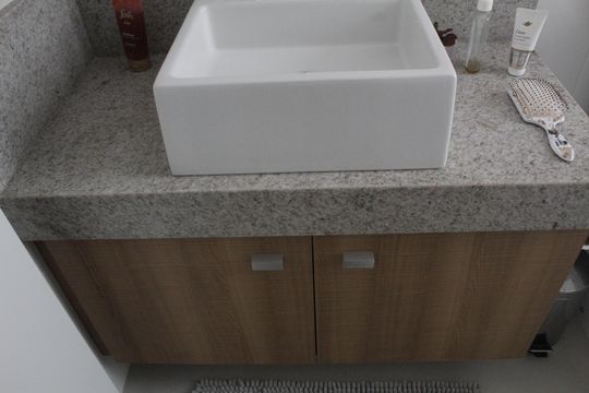 Banheiro da Suíte 1 de apartamento para alugar com 2 quartos, 76m² em Barra da Tijuca, Rio de Janeiro