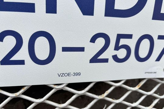 Placa de casa à venda com 3 quartos, 257m² em Santa Cecília, Porto Alegre