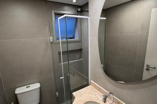 Banheiro de apartamento para alugar com 2 quartos, 55m² em Vila Olímpia, São Paulo
