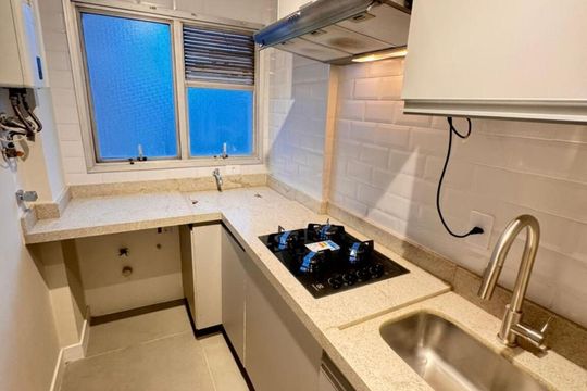 Cozinha de apartamento para alugar com 2 quartos, 55m² em Vila Olímpia, São Paulo