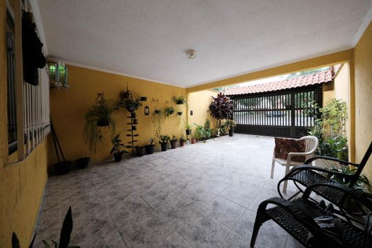 Área externa de casa à venda com 3 quartos, 130m² em Jardim Santo Antonio, São Paulo