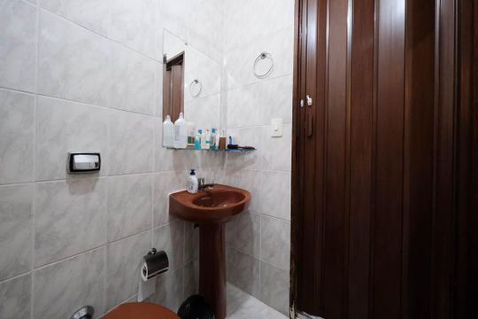 Banheiro 2 de casa à venda com 3 quartos, 130m² em Jardim Santo Antonio, São Paulo