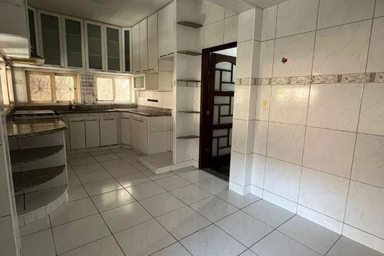 Casa à venda com 5 quartos, 360m² em Curicica, Rio de Janeiro