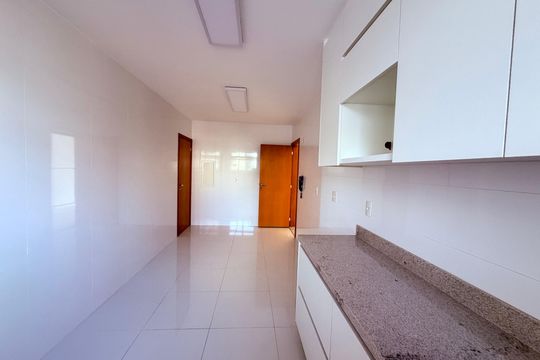 Apartamento para alugar com 5 quartos, 342m² em Santa Helena, Juiz de Fora