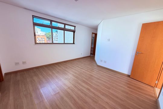 Apartamento para alugar com 5 quartos, 342m² em Santa Helena, Juiz de Fora