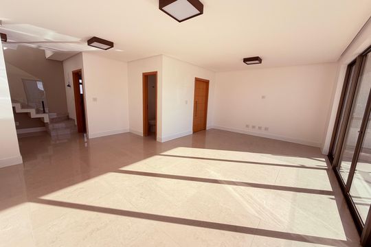 Apartamento para alugar com 5 quartos, 342m² em Santa Helena, Juiz de Fora