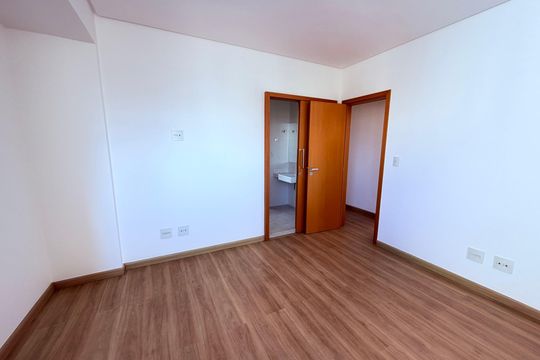 Apartamento para alugar com 5 quartos, 342m² em Santa Helena, Juiz de Fora