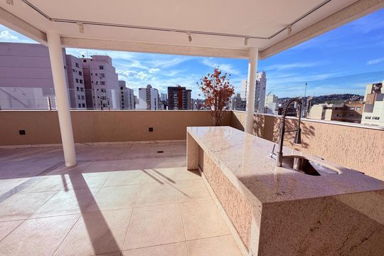 Apartamento para alugar com 5 quartos, 342m² em Santa Helena, Juiz de Fora