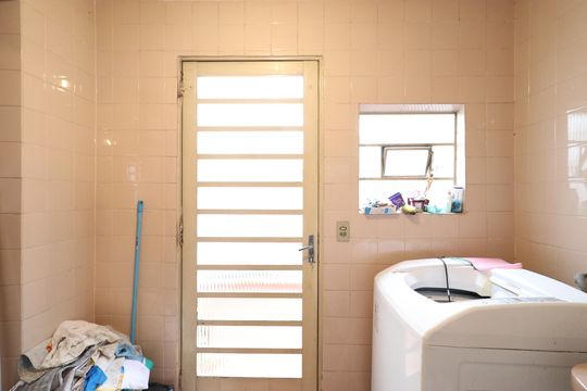 Área de serviço de casa para alugar com 4 quartos, 440m² em Água Branca, São Paulo