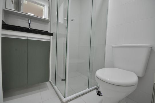 Banheiro de kitnet/studio para alugar com 1 quarto, 28m² em Vila Gustavo, São Paulo
