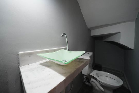 Lavabo de casa à venda com 3 quartos, 80m² em Vila Paranagua, São Paulo