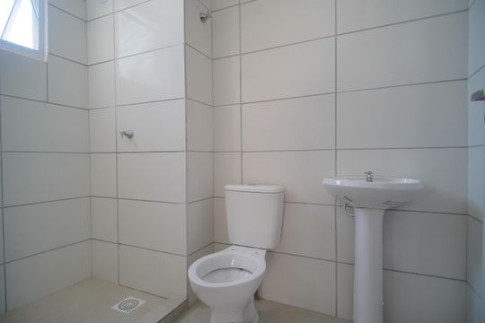Banheiro de apartamento para alugar com 2 quartos, 49m² em Nova Sapucaia, Sapucaia do Sul