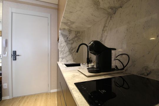 Cozinha de kitnet/studio para alugar com 1 quarto, 29m² em Indianópolis, São Paulo