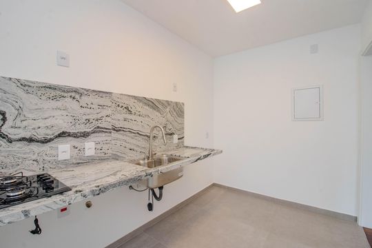 Cozinha e Área de Serviço de apartamento à venda com 2 quartos, 66m² em Higienópolis, Porto Alegre