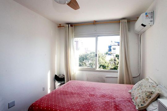 Quarto 1 de apartamento à venda com 2 quartos, 71m² em Santana, Porto Alegre