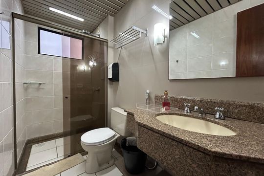 Banheiro  de apartamento para alugar com 1 quarto, 59m² em Centro, Florianópolis