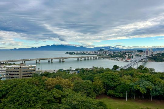Área comum - Piscina de apartamento para alugar com 1 quarto, 59m² em Centro, Florianópolis