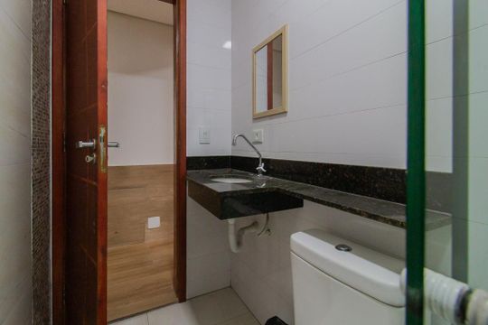 Banheiro de casa para alugar com 2 quartos, 65m² em Parque Bandeirantes, Mauá