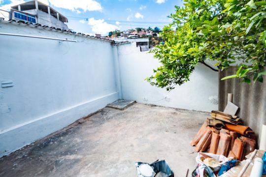 Garagem de casa para alugar com 2 quartos, 150m² em Nova York, Belo Horizonte