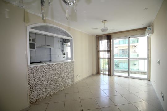 Sala de apartamento para alugar com 2 quartos, 70m² em Barra Olímpica, Rio de Janeiro