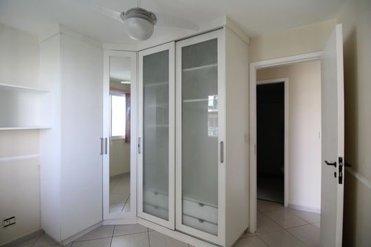 Quarto 1 de apartamento para alugar com 2 quartos, 70m² em Barra Olímpica, Rio de Janeiro