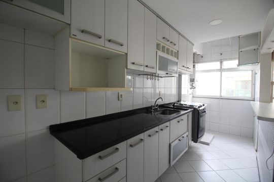 Cozinha de apartamento para alugar com 2 quartos, 70m² em Barra Olímpica, Rio de Janeiro