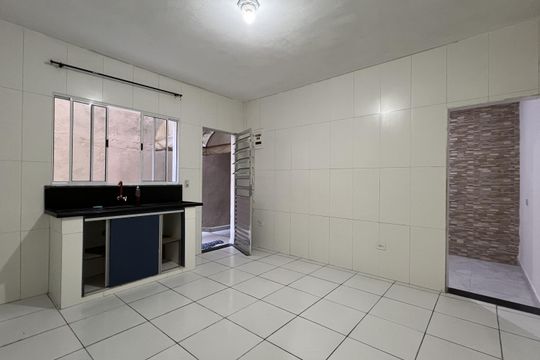 Cozinha de casa para alugar com 1 quarto, 106m² em Água Chata, Guarulhos