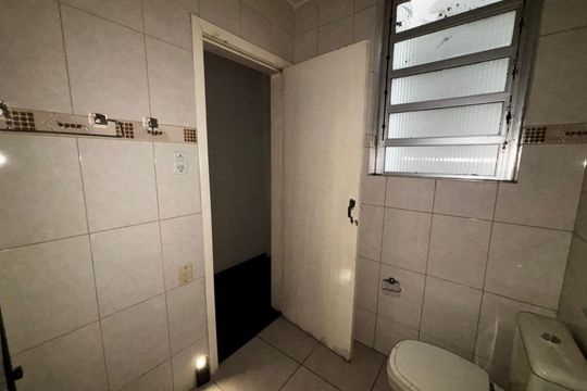 Banheiro 1 de apartamento à venda com 2 quartos, 74m² em Centro Histórico, Porto Alegre