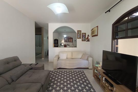 Casa para alugar com 2 quartos, 120m² em Vila Dagmar, Belford Roxo