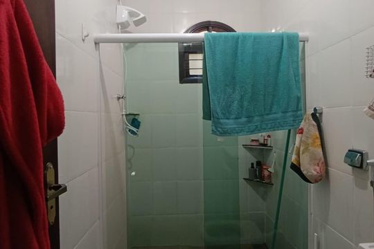 Quarto 2-Banheiro de casa para alugar com 2 quartos, 120m² em Vila Dagmar, Belford Roxo