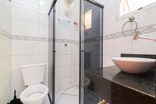 Banheiro da Suíte 1 de casa para alugar com 2 quartos, 150m² em Parque Cruzeiro do Sul, São Paulo