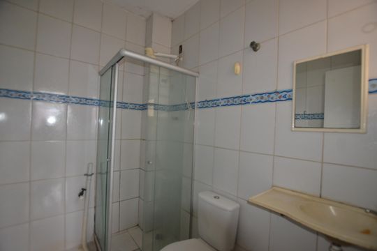 Banheiro de apartamento para alugar com 2 quartos, 50m² em Vaz Lobo, Rio de Janeiro