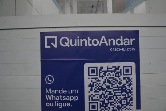 Placa instalada de apartamento para alugar com 2 quartos, 50m² em Vaz Lobo, Rio de Janeiro