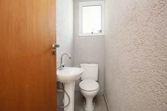 Lavabo Garagem de casa à venda com 2 quartos, 95m² em Vila Rosa, São Paulo