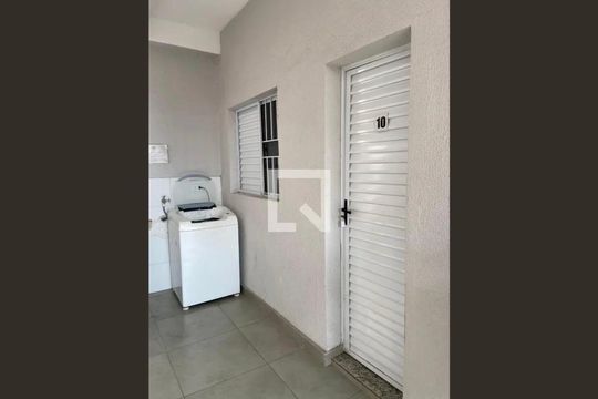 Área comum de kitnet/studio para alugar com 1 quarto, 10m² em Rio Pequeno, São Paulo