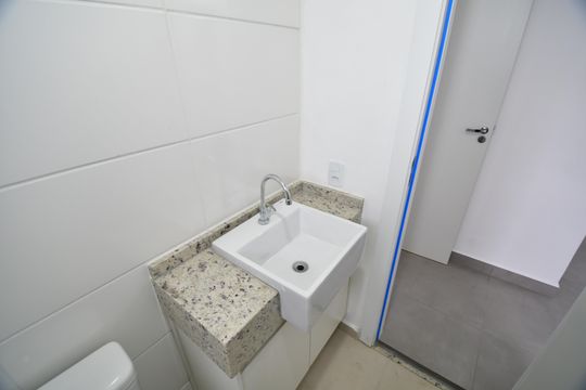 Banheiro Suíte de apartamento à venda com 2 quartos, 60m² em Loteamento Residencial Vila Bella Dom Pedro, Campinas