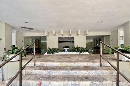 Portaria de apartamento à venda com 2 quartos, 72m² em Lagoa, Rio de Janeiro