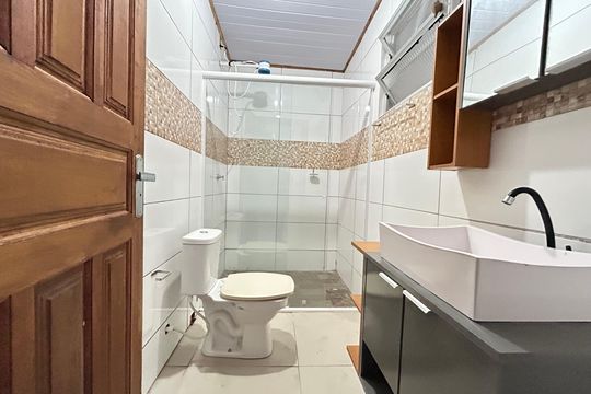 Banheiro de casa de condomínio para alugar com 2 quartos, 149m² em Lagoa da Conceição, Florianópolis