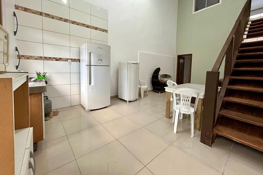 Sala de casa de condomínio para alugar com 2 quartos, 150m² em Lagoa da Conceição, Florianópolis