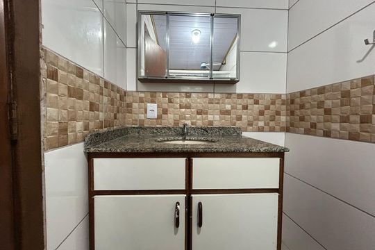 Banheiro Suíte 2 de casa de condomínio para alugar com 2 quartos, 150m² em Lagoa da Conceição, Florianópolis