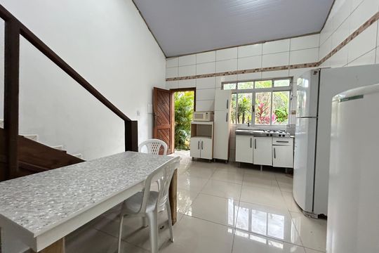 Cozinha de casa de condomínio para alugar com 2 quartos, 148m² em Lagoa da Conceição, Florianópolis