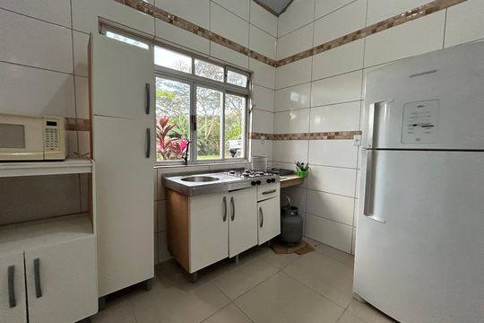 Cozinha de casa de condomínio para alugar com 2 quartos, 148m² em Lagoa da Conceição, Florianópolis