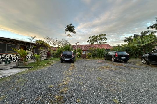 Garagem de casa de condomínio para alugar com 2 quartos, 149m² em Lagoa da Conceição, Florianópolis