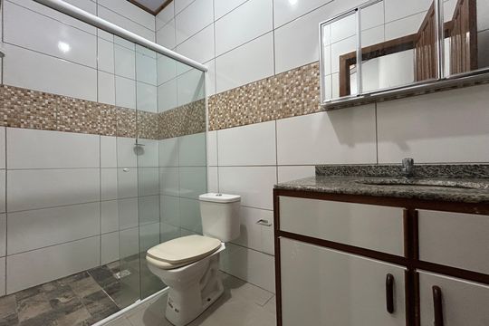 Banheiro de casa de condomínio para alugar com 2 quartos, 149m² em Lagoa da Conceição, Florianópolis