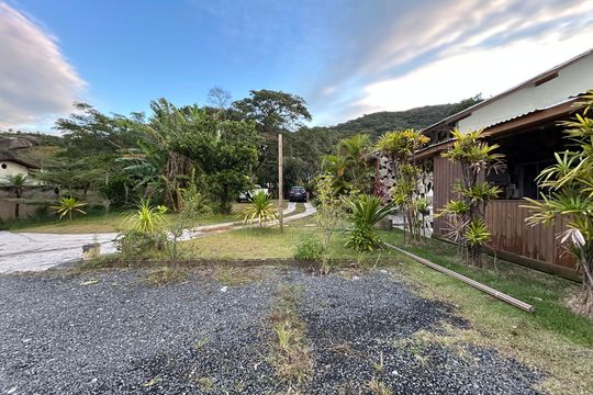 Garagem de casa de condomínio para alugar com 2 quartos, 149m² em Lagoa da Conceição, Florianópolis