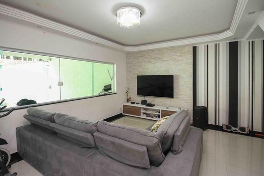 Casa à venda com 3 quartos, 180m² em Sítio da Figueira, São Paulo